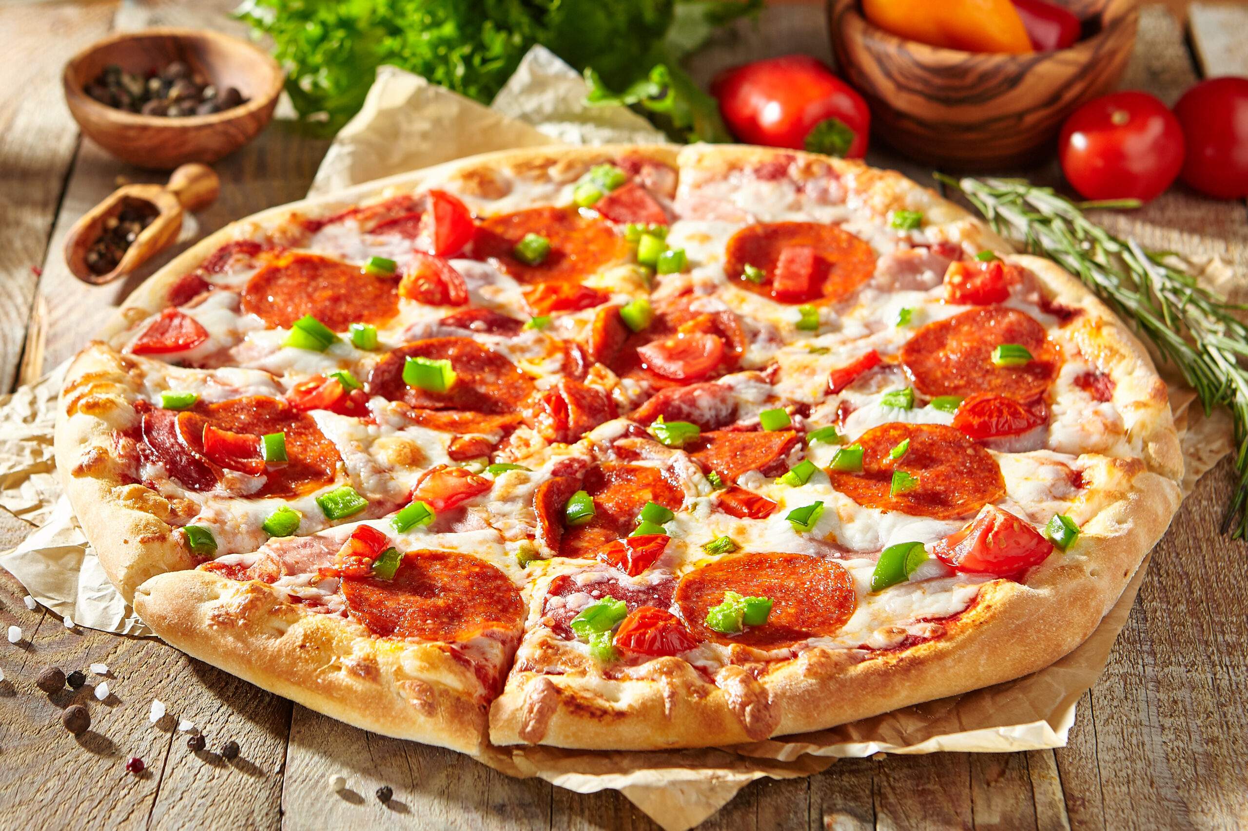Pepperoni,Pizza,With,Pizza,Sauce,,Mozzarella,Cheese,And,Pepperoni.,Pizza