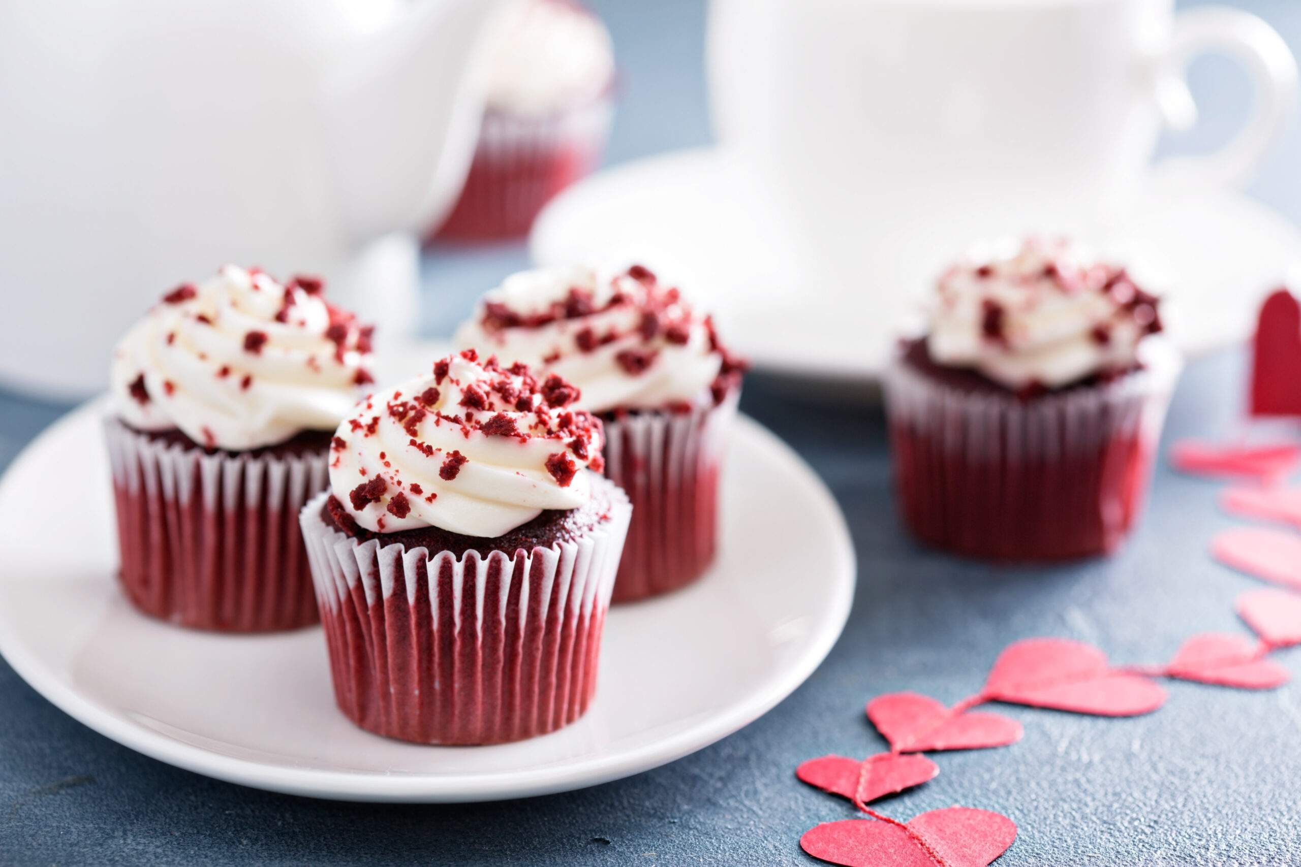 Red,Velvet,Cupcakes,With,Decorations,For,Valentines,Day