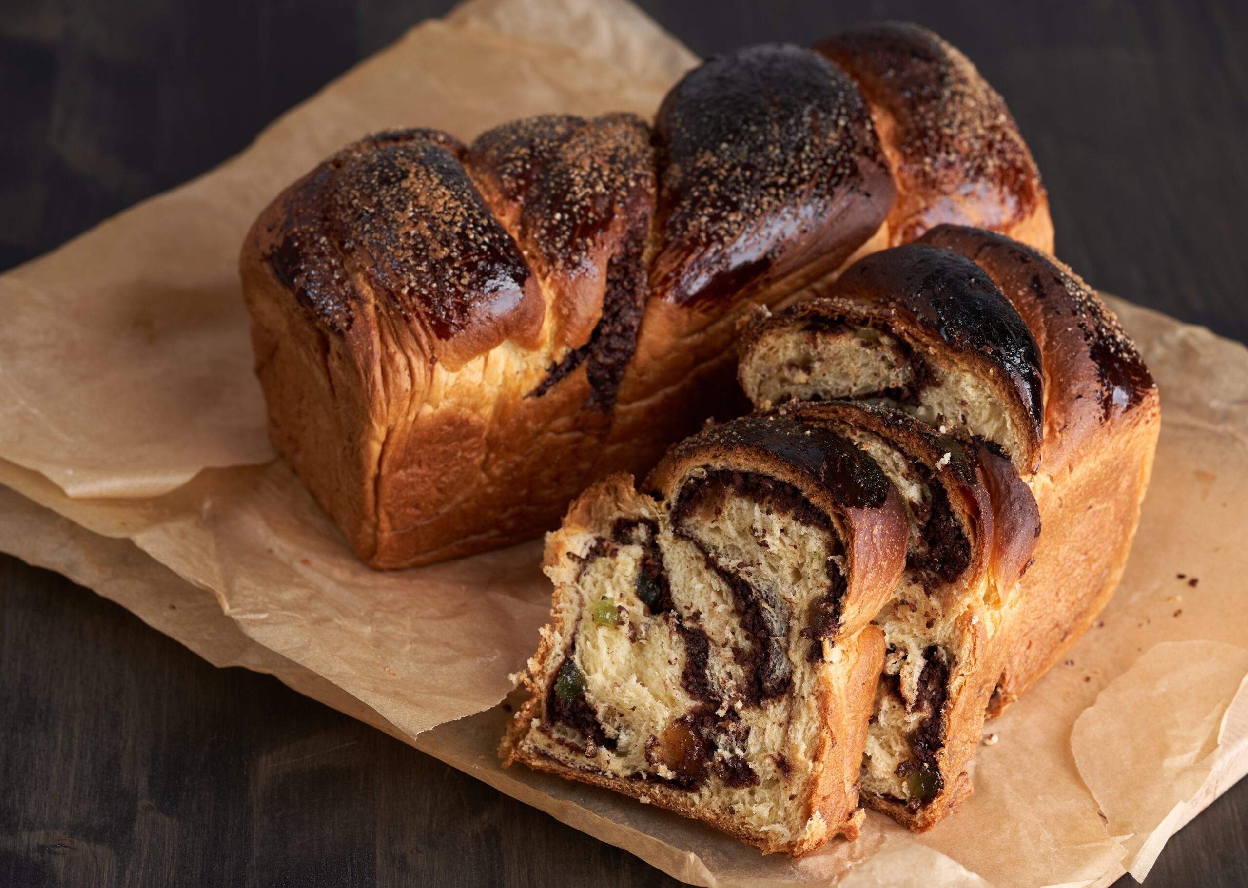 Pound,Cake,With,Cocoa,,Raisins,And,Turkish,Delight,Filling