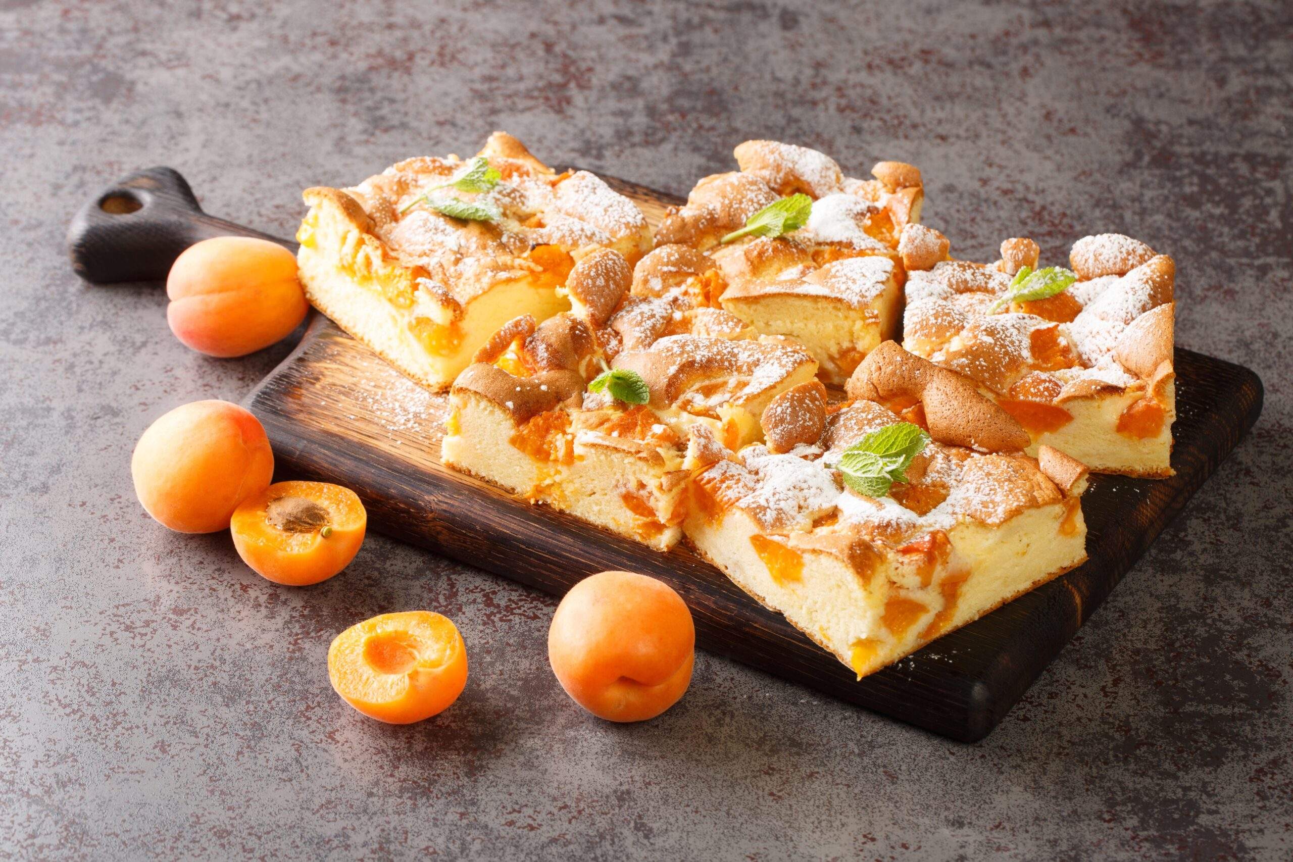 Sponge,Cake,With,Apricot,And,Powdered,Sugar,Closeup,On,A