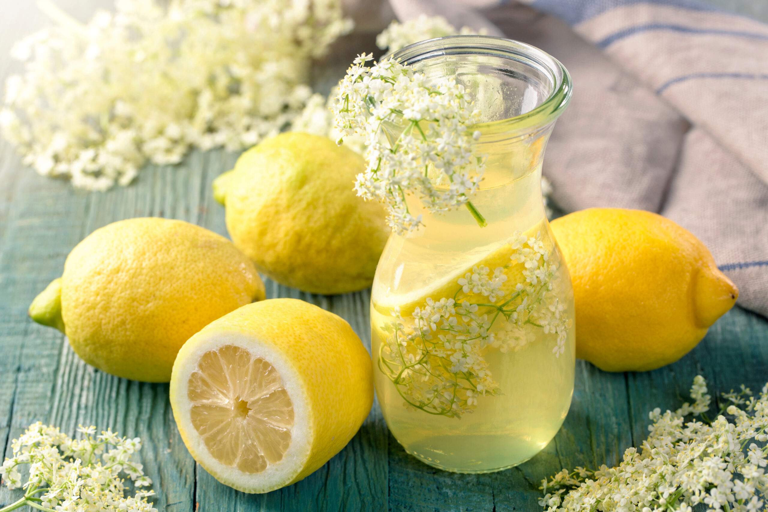 Elderflower,Syrup,In,A,Glass